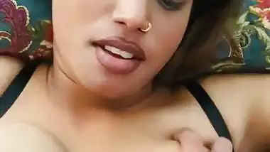 Sexy model gives an Indian blowjob to a rich man