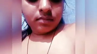 Sexy Bengali hottie Rajni showing her pussy juice