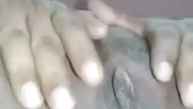 Desi nympho makes her own MMS video where she exposes XXX body parts