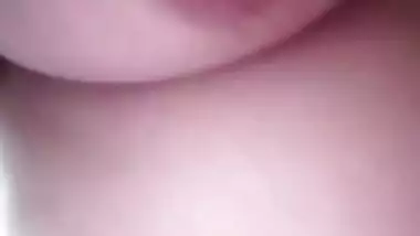 Bhabi Showing Boobs