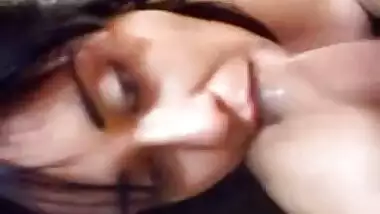 Mumbai college girlfriend Giving Superb Blowjob to Her Boyfriend