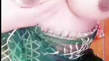 Solo nude show of big boobs girlfriend fingering
