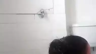 Desi sex video of husband fucking his wife during bath